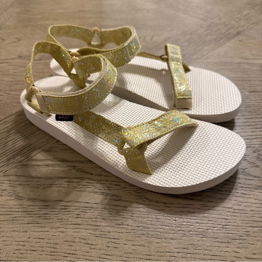 NEW GIRLS SIZE 5 TEVA MIDFORM UNIVERSAL SPARKLE SANDALS